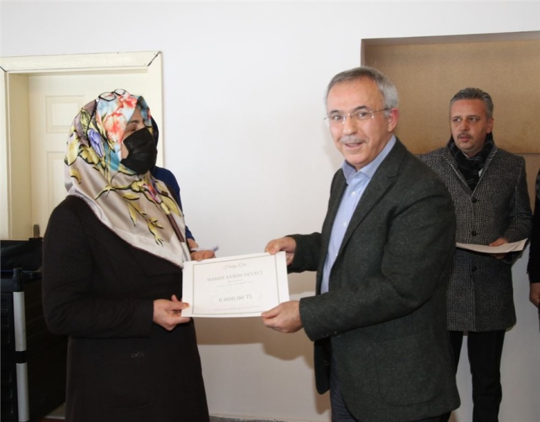 Hacılar Kültür Dayanışma ve Yardım Vakfı’ndan Başarılı Öğrencilere Ödül